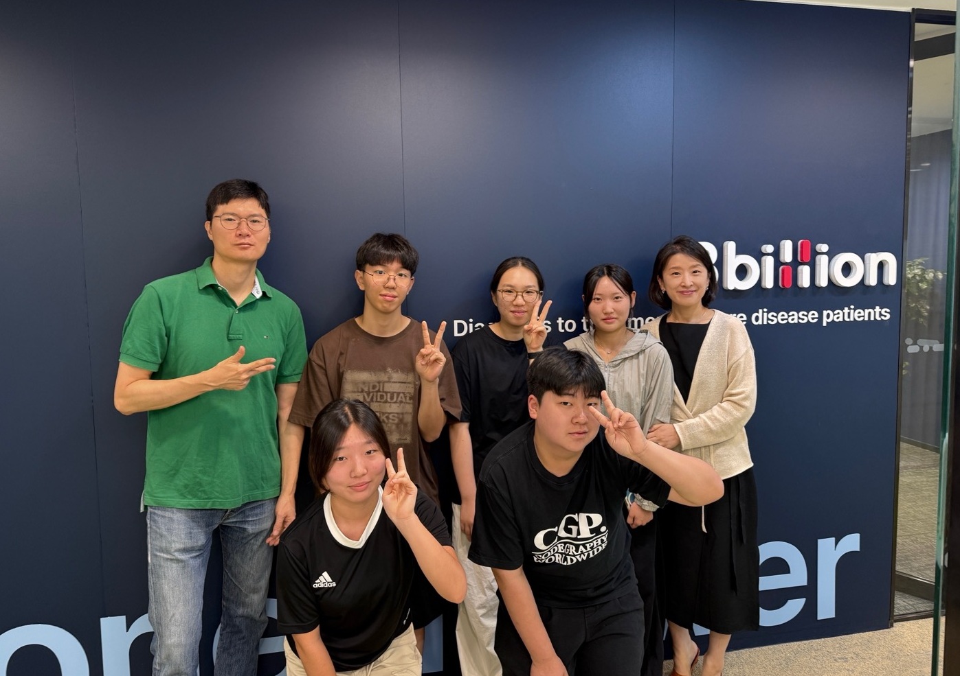 Meeting Future Scientists – Yongjeong Middle School’s ‘SVD’ Science Club Visits 3billion